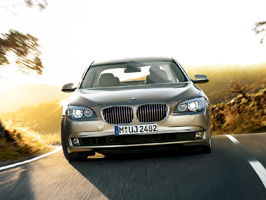 BMW_7series_1024x768_03.jpg