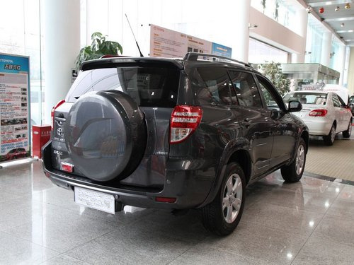 郑州丰田RAV4降8000元 送2万礼包+延保