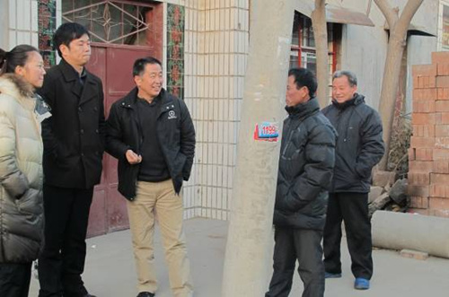 2013让爱传递--郑州奔驰商务车探望爆米花女孩 2013让爱传递--郑州奔驰商务车探望爆米花女孩