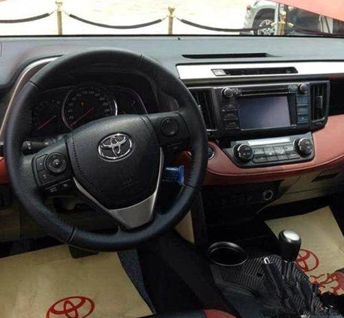 RAV4内饰.jpg