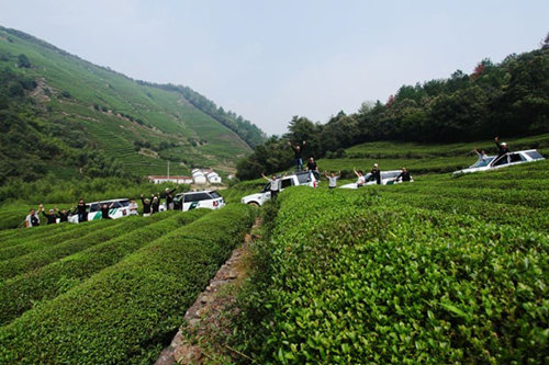 勇士们在征途的路上合影.jpg