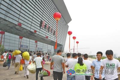 郑州高铁汽车站正式启用 首日客流量突破万人