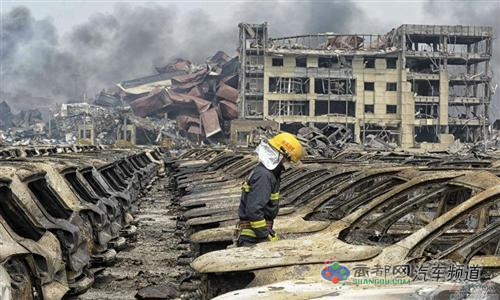 天津爆炸损毁进口车超万辆 损失达40亿元
