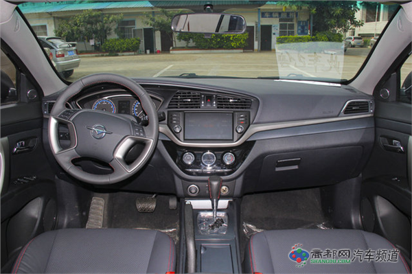 海马M6  2015款 1.5T CVT睿FUN型