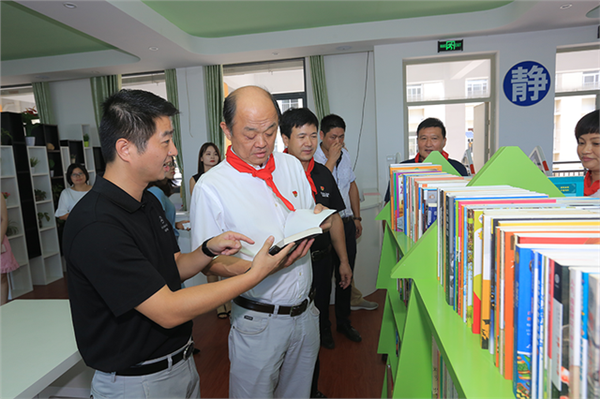 启明筑梦·点亮未来 福建奔驰图书捐赠仪式成功举行
