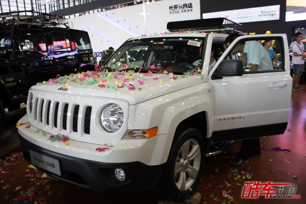 Jeep自由客外观棱角分明