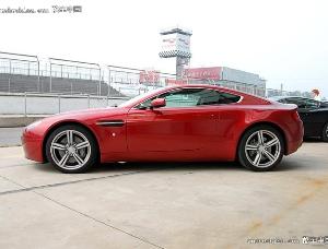 V8 Vantage