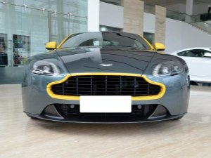 阿斯顿.马丁V8 Vantage