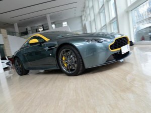 阿斯顿.马丁V8 Vantage