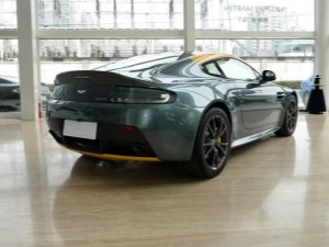 阿斯顿.马丁V8 Vantage